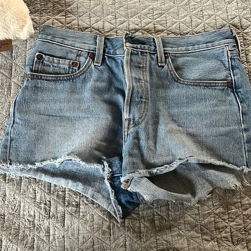Levi’s high wasted cut off shorts